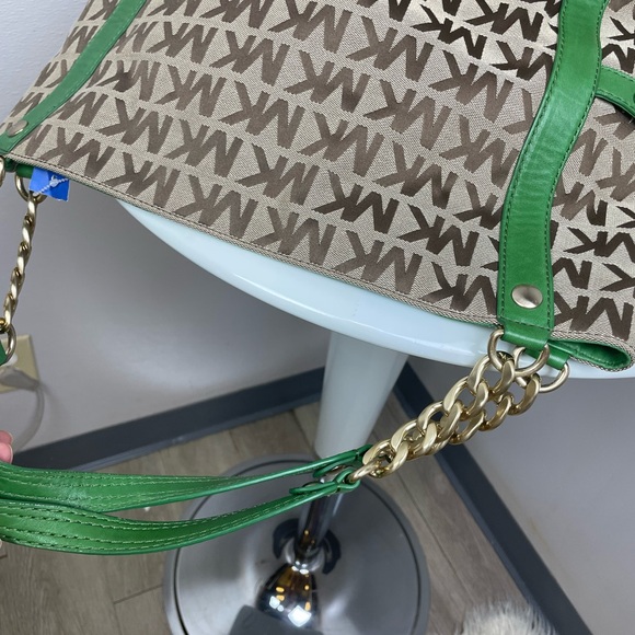 Michael Kors Signature Jet Set Large Green Trim Gold Monogram Tote Bag - Picture 9 of 10